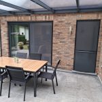 Invisible schuifdeur en vliegendeur met hoge plint geplaatst in Schoonbeek